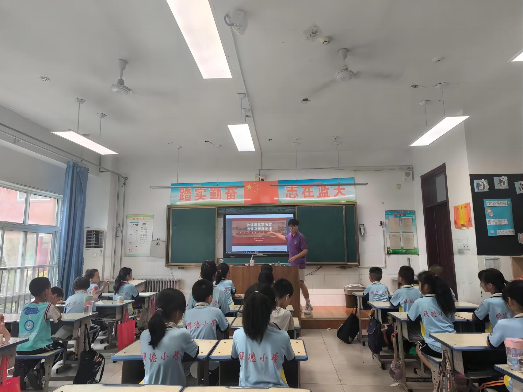 ػؾ飬ͯЦӳ»|й滭ϵ