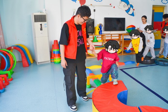 롮ǡͬУð޽硱 ЯжʵſչŶӺ봴