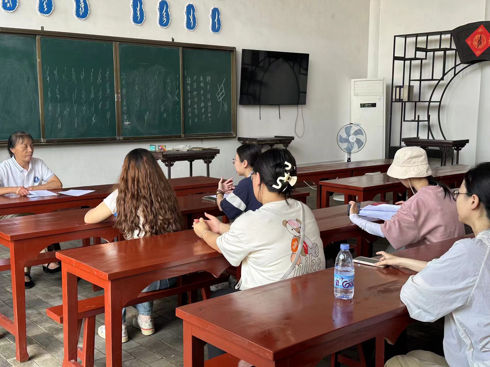 Ͼƾѧѧ磺߷Ů԰ǧŷ֮