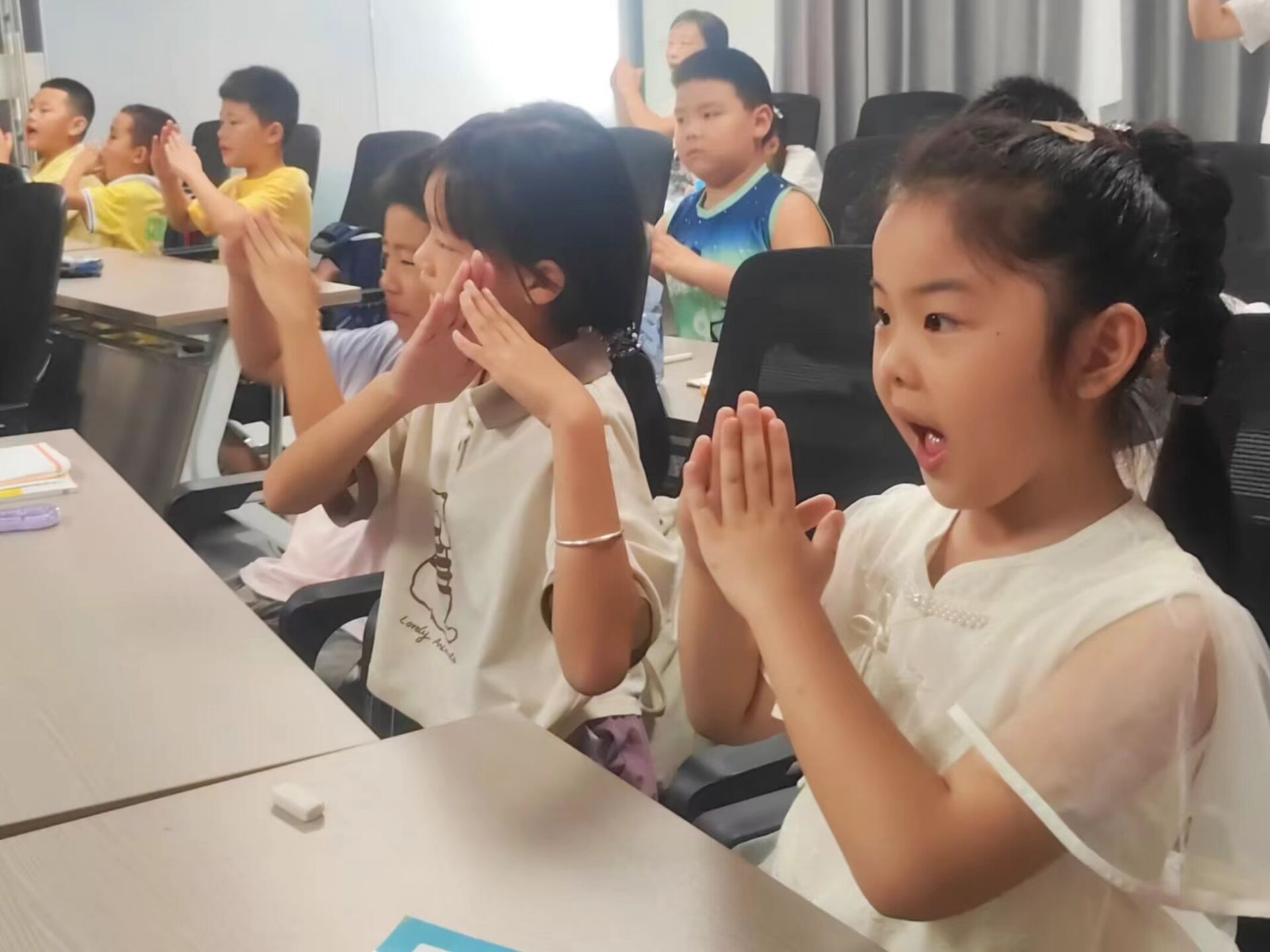 |ѧԺ΢â֧жְ黳ഺ