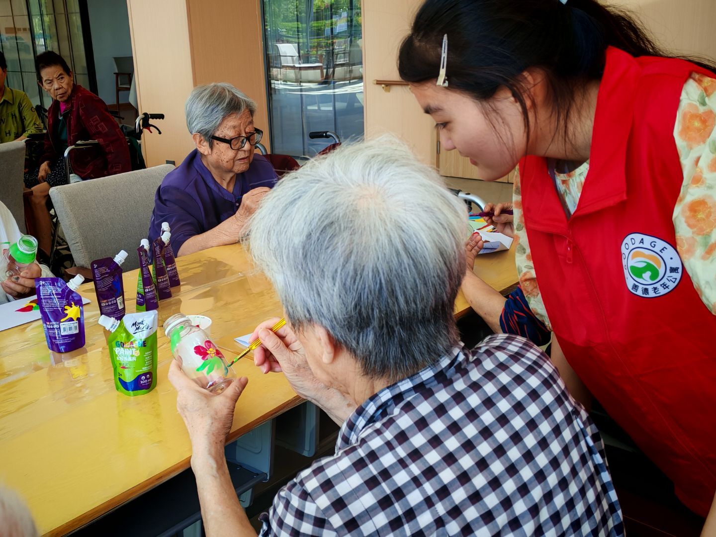 չҵѧ Ϧ족 ־Ը߽깫Ԣ ഺݾ