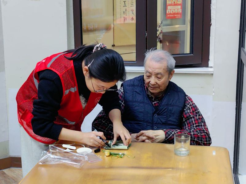 ��ůϦ��֯ʱ�� �ν����崫���� ����ɽ����ѧѧ������Ӣ�����糤��ѧԺ��չ���ʵ���