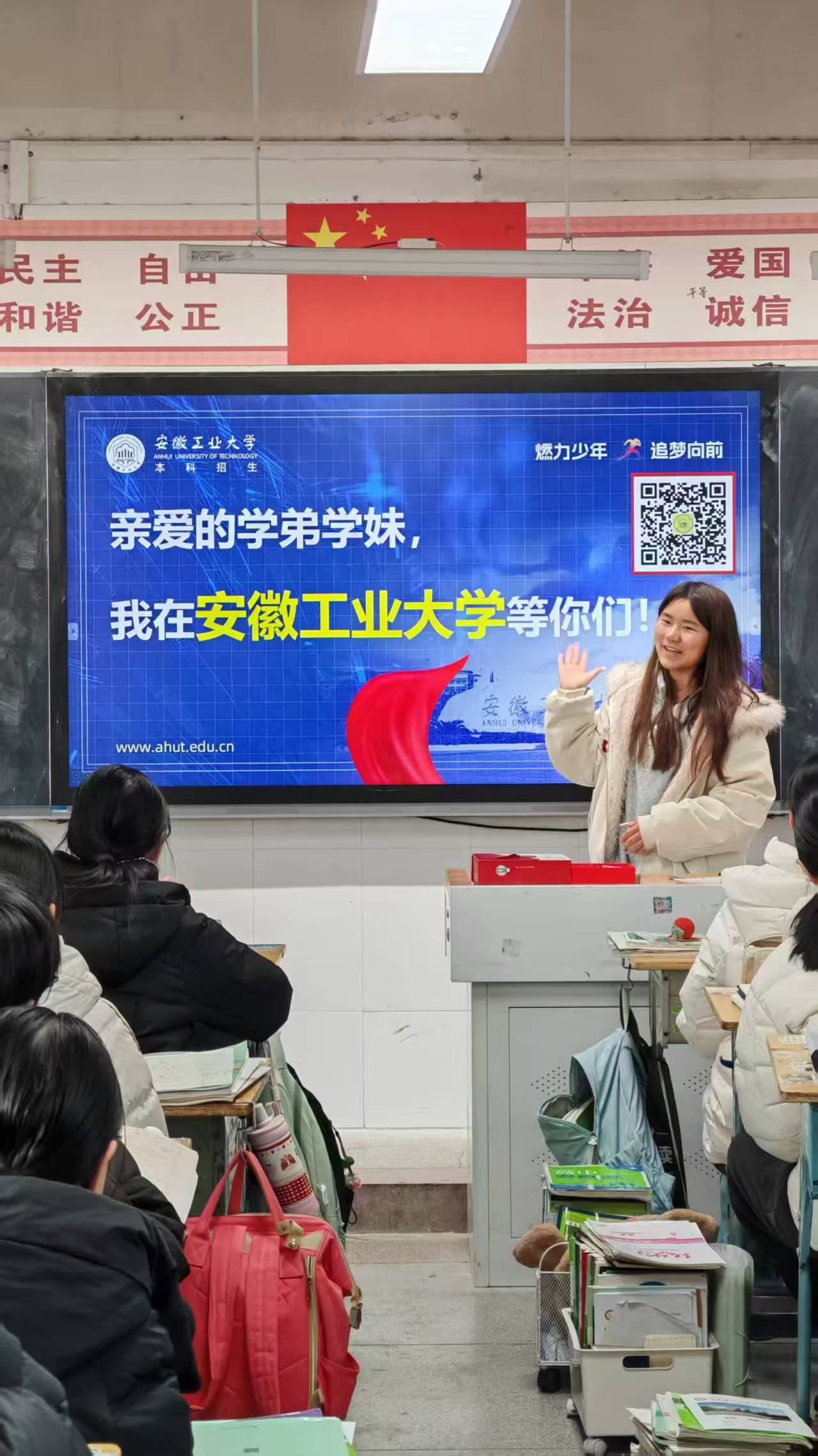 ������ʵ�����߽��°���ѧ����չ�Ұѹ�����ؼ�У԰����ʵ���