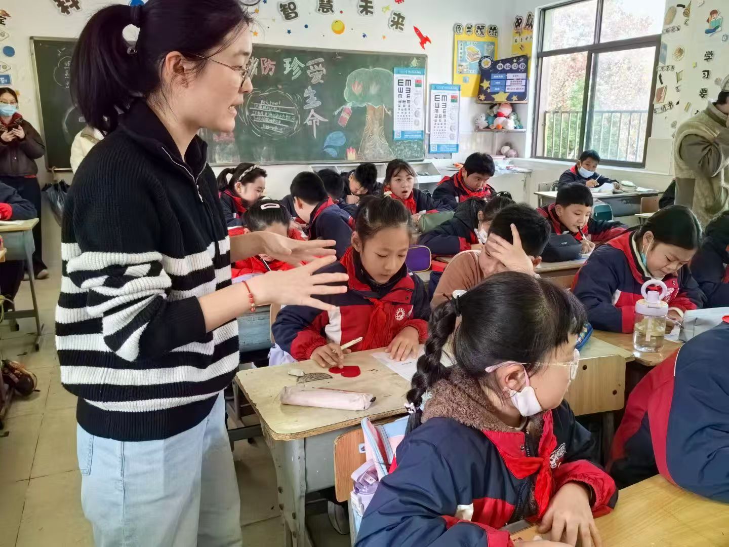 �ഺ־Ը�У��ܵ�������ͯ��                    ������ƽ¥Сѧ��������ܵ���������־Ը�Բ����չ ���չ�ҵ