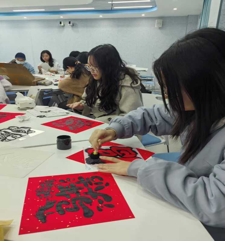 ��ī��洺�����ϴ�����2024����������ѧ��S��(1)�ඬ�����׻ů�ľٰ�